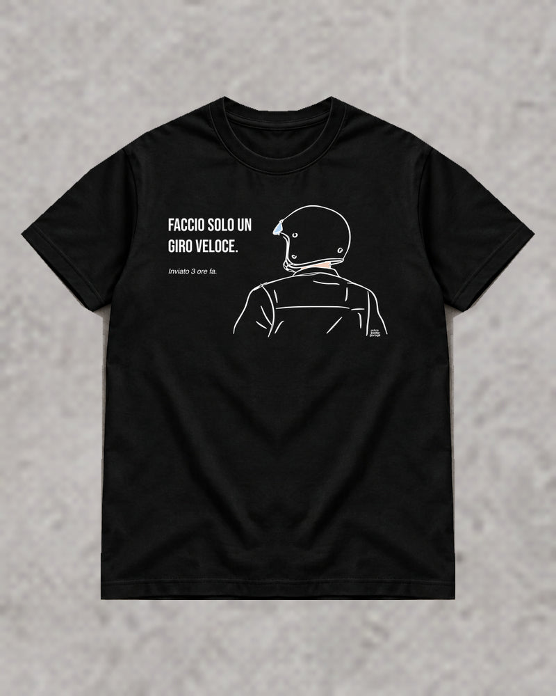 T-shirt nera «Faccio solo un giro veloce» — RetroPosterGarage