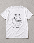 T-shirt bianca «Torno subito — Jet» — RetroPosterGarage