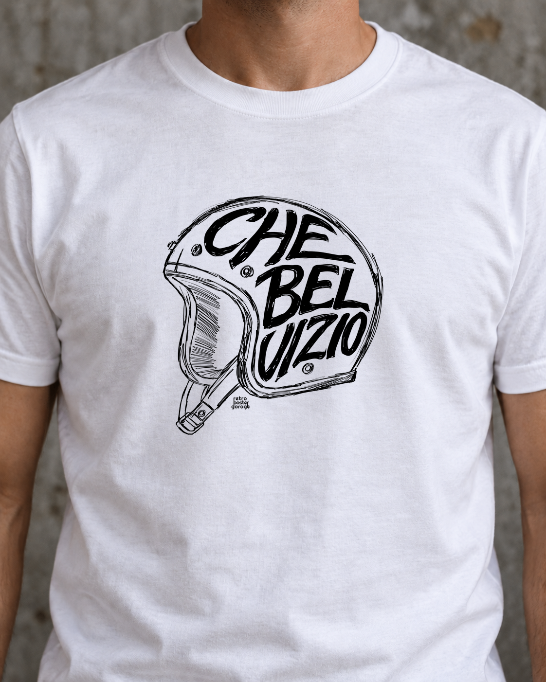T-shirt bianca «Che bel vizio» indossata da un uomo — RetroPosterGarage
