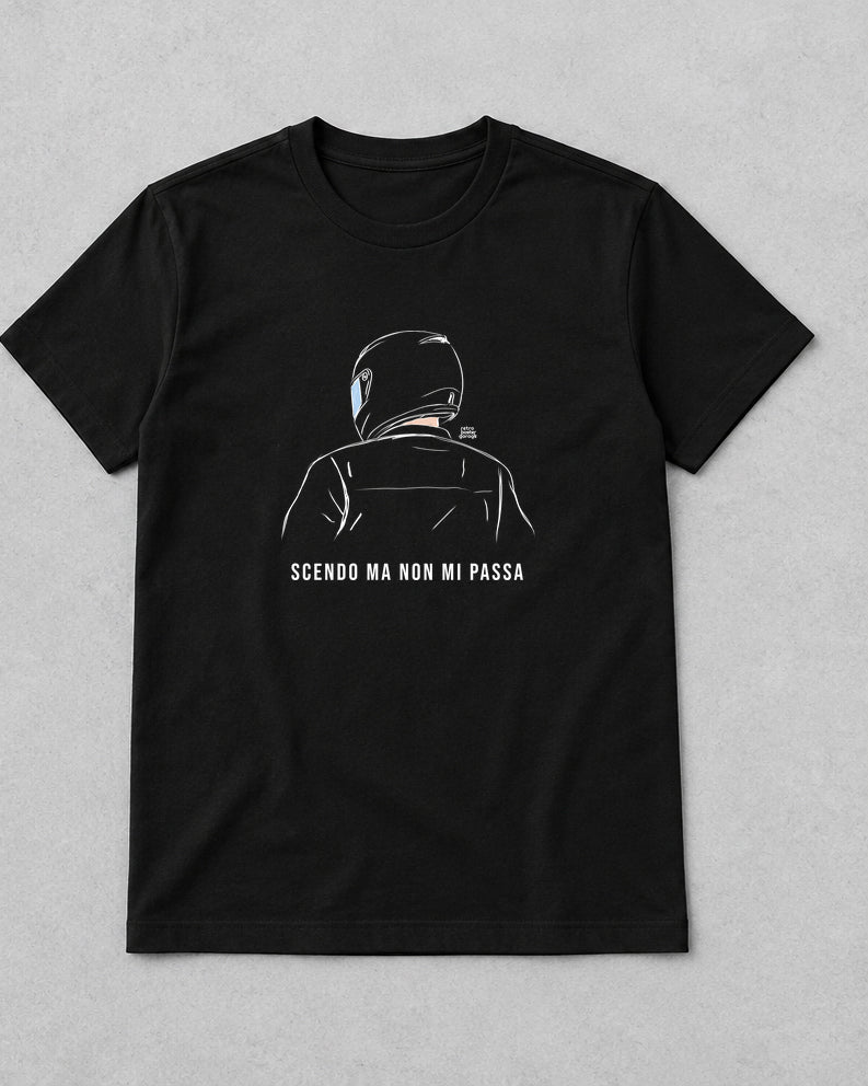 T-shirt nera «Scendo ma non mi passa» — RetroPosterGarage